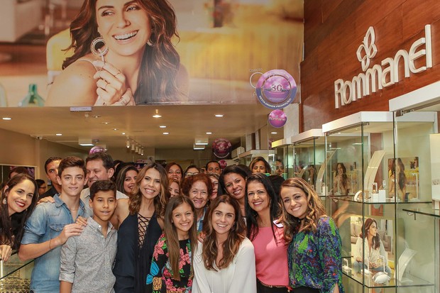 Giovanna Antonelli visita loja da Rommanel no Recife (Foto: Raphael Castello / AgNews / Divulgação)