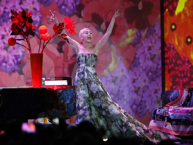 Miley Cyrus em premiação em Monte Carlo (Foto: Eric Gaillard/ Reuters)