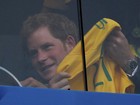 Príncipe Harry ganha camisa de reserva da seleção brasileira 