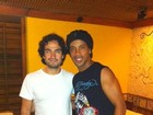 Ex-RBD Alfonso Herrera realiza sonho e conhece Ronaldinho Gaúcho