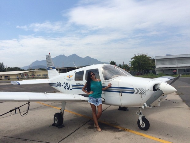 Rafael e Talita em escola de aviação (Foto: Arquivo Pessoal)