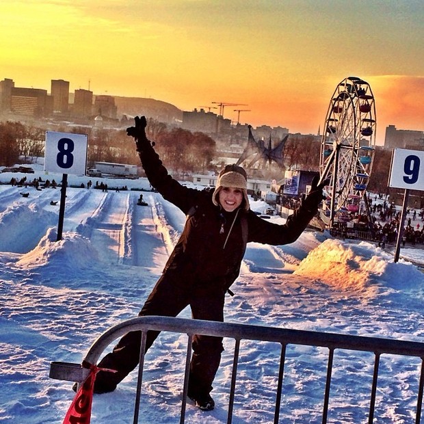 Ex-BBB Thati Bione na neve (Foto: Reprodução/ Instagram)