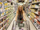 Luciano Huck mostra Angélica fazendo compras em supermercado