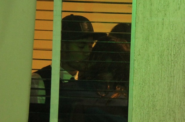 Neymar e Bruna Marquezine trocam beijo (Foto: Cláudio Andrade e Thiago Andrade/Photo Rio News)
