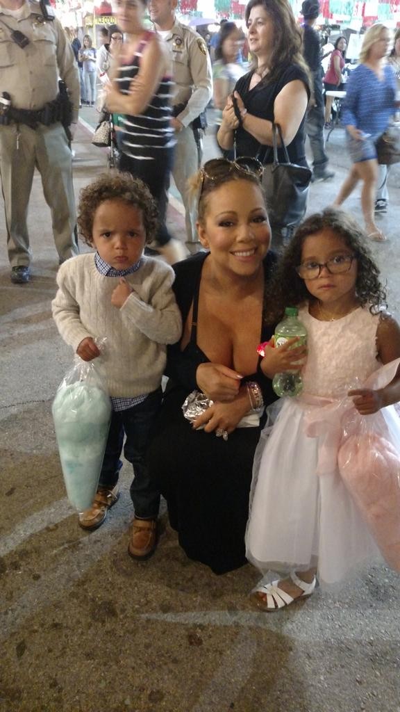 Mariah Carey e os filhos gêmeos, Moroccan e Monroe (Foto: Twitter/ Reprodução)