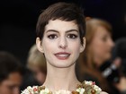 Anne Hathaway fala sobre massacre em cinema: 'Ato sem sentido'