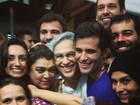 ‘Abraçaço’! Caetano Veloso recebe o carinho de famosos após show