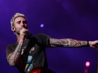 Adam Levine canta 'Garota de Ipanema' em show do Maroon 5 
