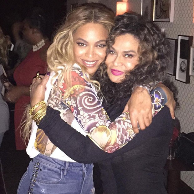 Beyoncé e a mãe, Tina Knowles, em festa em Nova York, nos Estados Unidos (Foto: Instagram/ Reprodução)