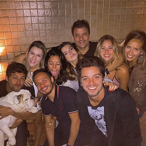 Jesus Luz, Yanna Lavigne, Giovanna Lancellotti e Rodrigo Simas em festa com amigos (Foto: Instagram/ Reprodução)