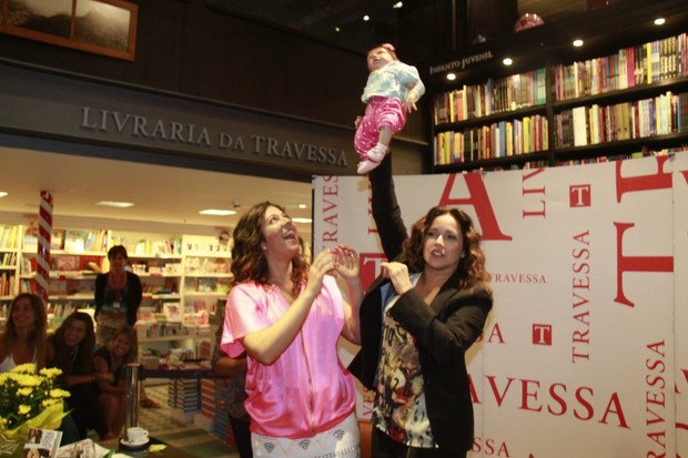 Daniela Mercury em lançamento de livro (Foto: Isac Luz / EGO)