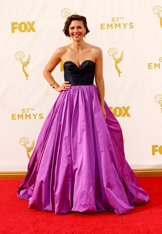 Maggie Gyllenhaal no Emmy Awards (Foto: Getty Images)