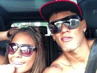 Com visual loiro, Neymar posta foto ao lado da irmã antes de viajar