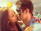 Carol Nakamura posta foto beijando o noivo, Sidney Sampaio: 'Amo'