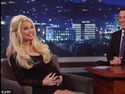Jessica Simpson deixa escapar na TV que está grávida de um menino