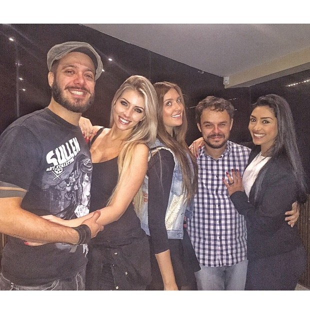 Max com a namorada, Tamires, Adrilles e Amanda (Foto: Reprodução/Instagram)