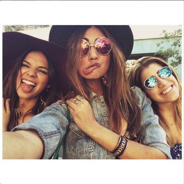 Bruna Marquezine, Stéphannie Oliveira e uma amiga (Foto: Reprodução/Instagram)