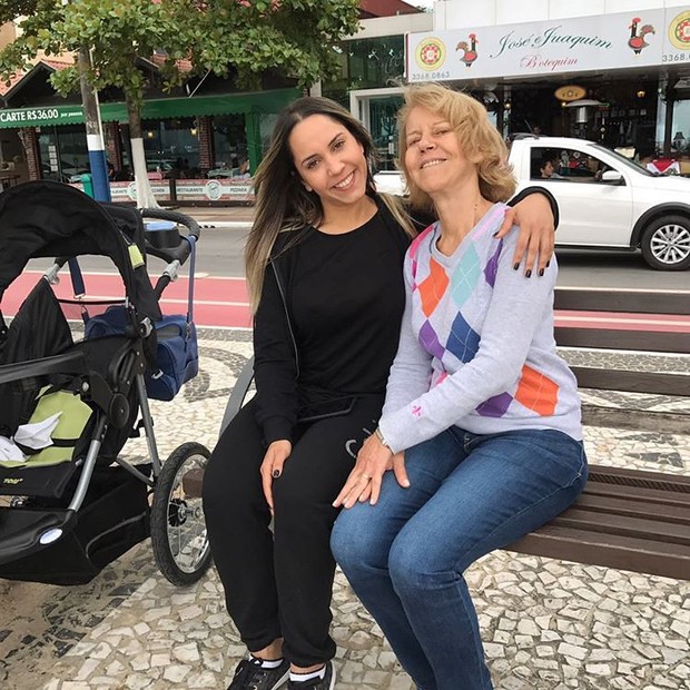 Mulher Melão com a mãe  (Foto: Reprodução/Instagram)