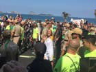 Helô Pinheiro conduz tocha olímpica no Rio ao som de 'Garota de Ipanema'