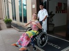 Andressa Urach deixa o hospital após 12 dias internada