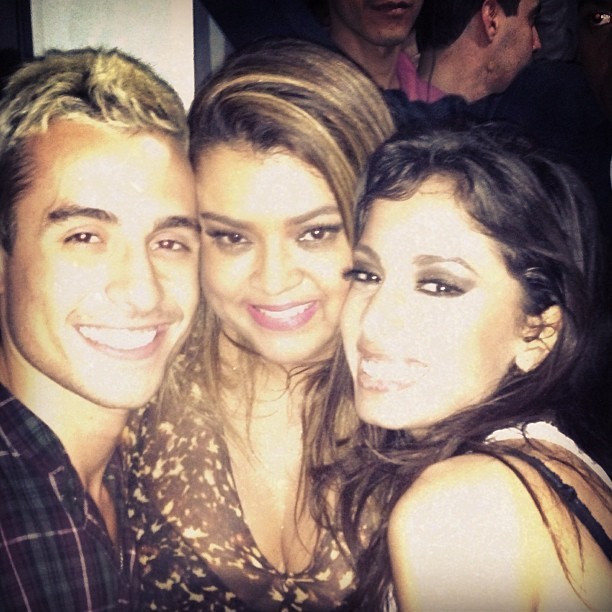 Preta Gil com o namorado, Thiago Tenório, com Anitta (Foto: Instagram/ Reprodução)