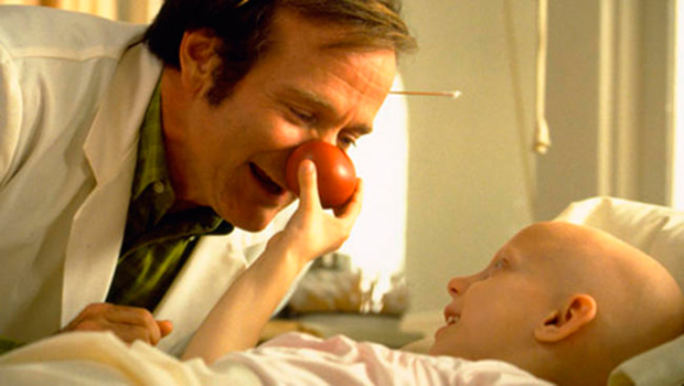 Robin Williams em Patch Adams - O Amor é Contagioso (Foto: Reprodução)