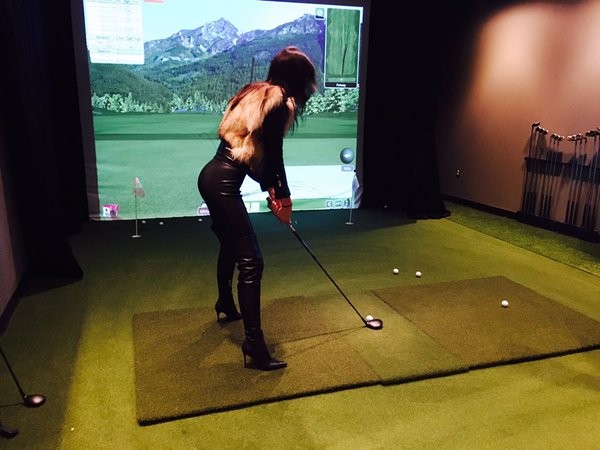Kendall Jenner se diverte jogando golfe (Foto: Instagram/ Reprodução)