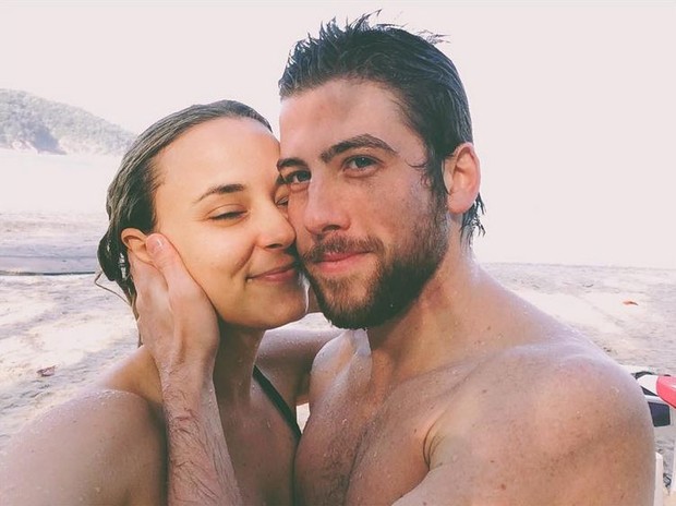 Juliana Lohmann namora o ator Pedro Nercessian (Foto: Reprodução/Instagram)