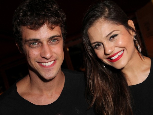 Ronny Kriwat e Jessika Alves em restaurante na Zona Oeste do Rio (Foto: Anderson Borde/ Ag. News)