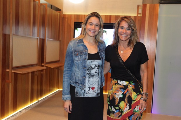 Fernanda Gentil com a mãe, Martha Machado (Foto: Marcello Sá Barretto / AgNews)
