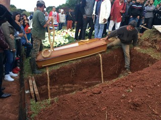 Mário Sérgio, do Fundo de Quintal, é enterrado em São Paulo (Foto: EGO)