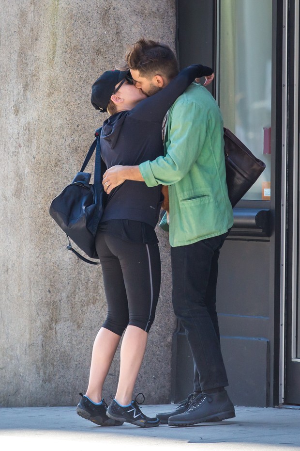 Scarlett Johansson  e Romain Dauriac  (Foto: AKM-GSI BRASIL)