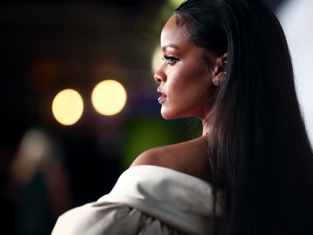 Rihanna em baile de gala em Santa Monica, Califórnia, nos Estados Unidos (Foto: Christopher Polk/ Getty Images/ AFP)