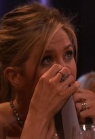 Jennifer Aniston chora durante reunião de elenco de 'Friends' na TV