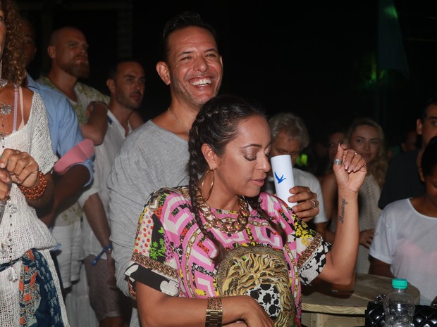 Samantha Schmütz e o marido, Michael Cannet, em Trancoso, na Bahia (Foto: Fred Pontes/ Divulgação)