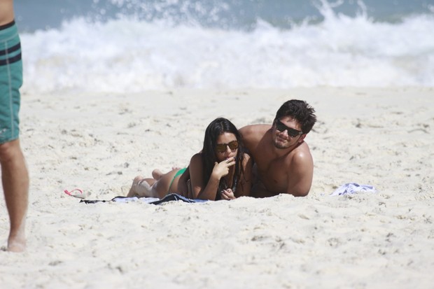 Bruno Gissoni e namorada (Foto: Dilson Silva/Ag News)