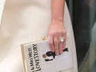 Kim Kardashian usa bolsa com desenho de seu casamento com West 