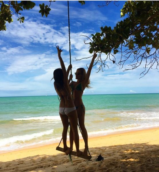 Thaila Ayala e Fiorella Mattheis em Trancoso, na Bahia (Foto: Reprodução/Instagram)