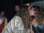 Daniela Mercury beija a mulher em baile de carnaval do Recife