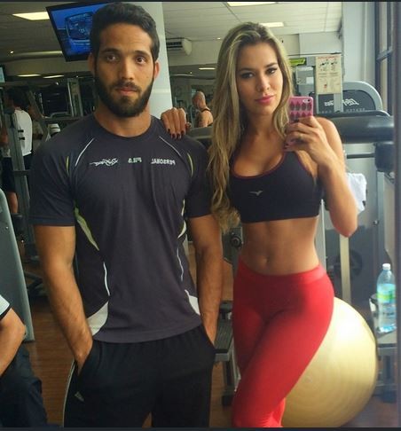 Ex-BBB Adriana mostra barriga sequinha (Foto: Reprodução/Instagram)