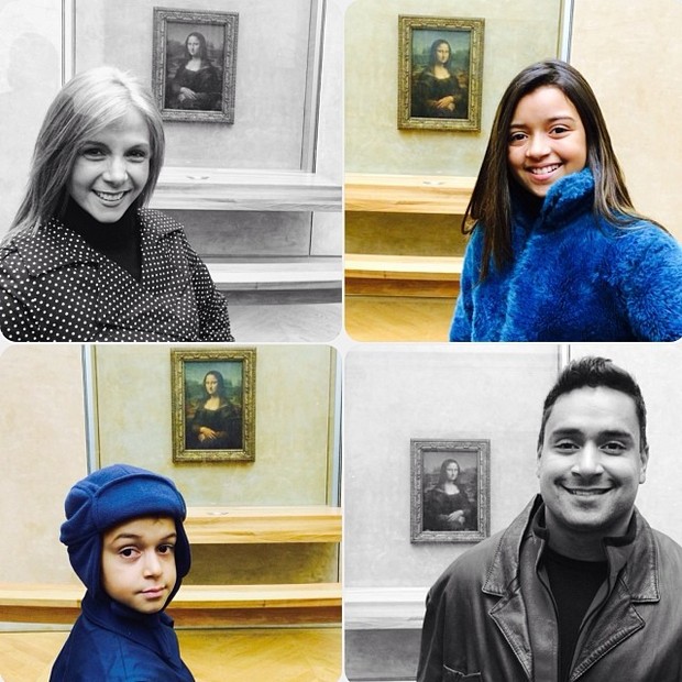 Carla Perez, Xandy e filhos posam com a pintura &#39;Monalisa&#39; (Foto: Instagram)