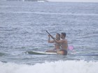 Thiago Rodrigues e Cristiane Dias praticam stand up paddle
