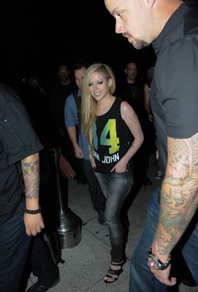 Avril Lavigne chega a restaurante em São Paulo (Foto: Leo Franco/ Ag. News)