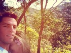 Danielle Winits viaja com o namorado e posta foto romântica em rede social