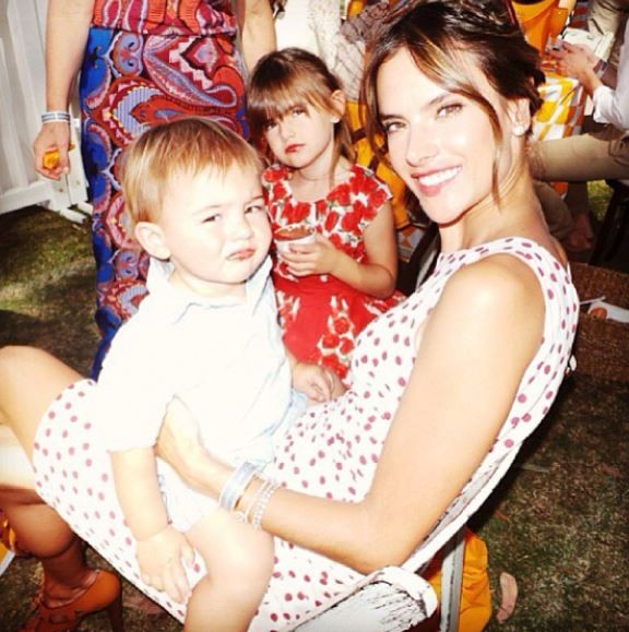 Alessandra Ambrósio e filhos (Foto: Reprodução_Instagram)