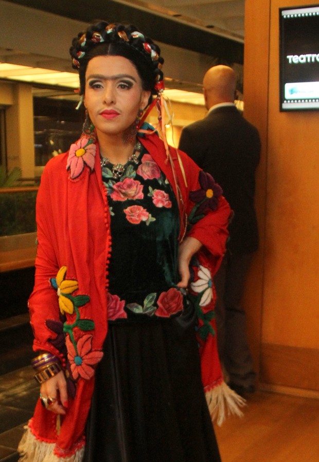 Leona Cavalli vestida de Frida (Foto: Daniel Delmiro / AgNews)