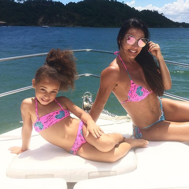 Scheila Carvalho com a filha (Foto: Reprodução/ Instagram)