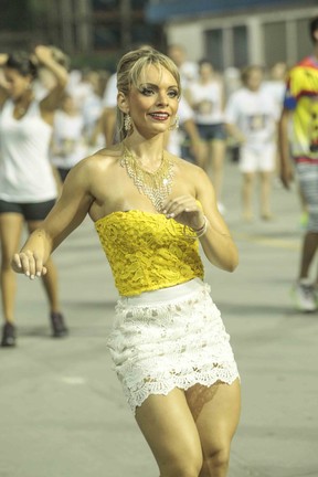 Indianara Carvalho em ensaio da Acadêmicos do Tucuruvi em São Paulo (Foto: Carnavalpaulista/ Divulgação)