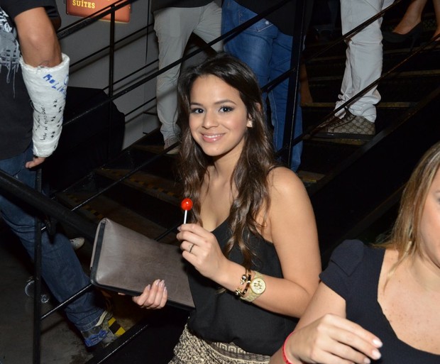 Bruna Marquezine em show de Anitta (Foto: Léo Marinho / AgNews)