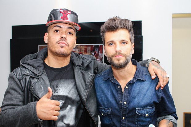 O cantor Gabriel Apache e o ator Bruno Gagliasso (Foto: Felipe Guilherme/Divulgação)